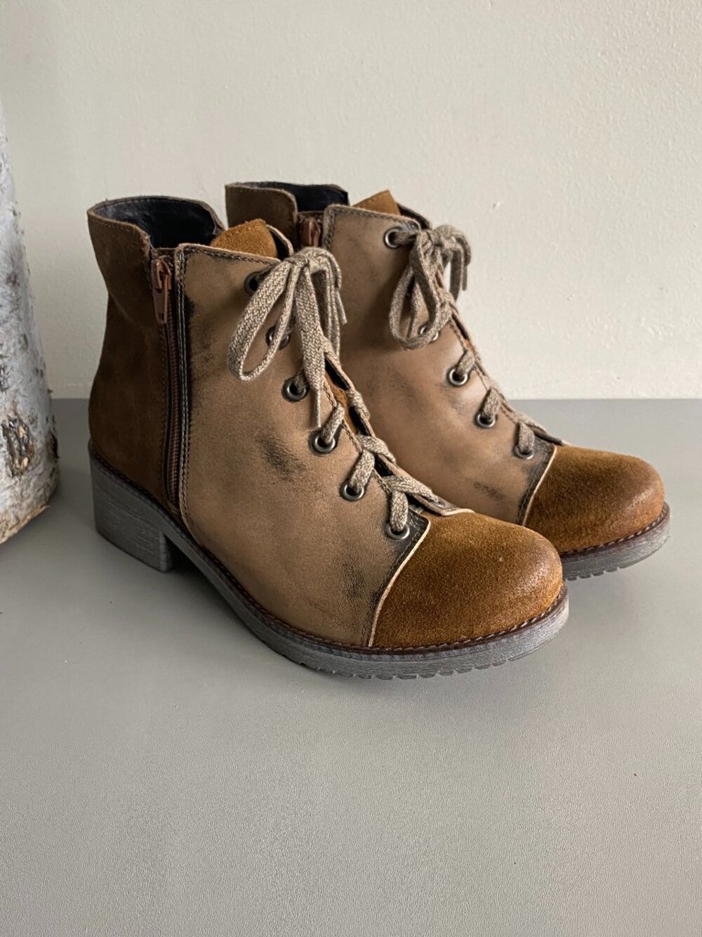 Noat Groovy 3 Toned Leather Suede Antique Wash Ankle Boots SZ 8